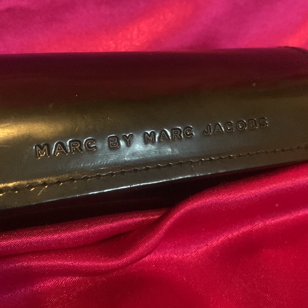 Marc by Marc Jacobs wound cylinder sunglasses case very unique design